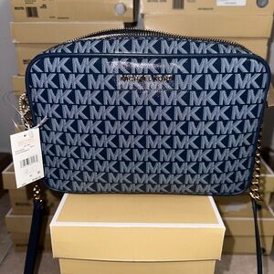 New MK Navy Jet Set Crossbody Bag